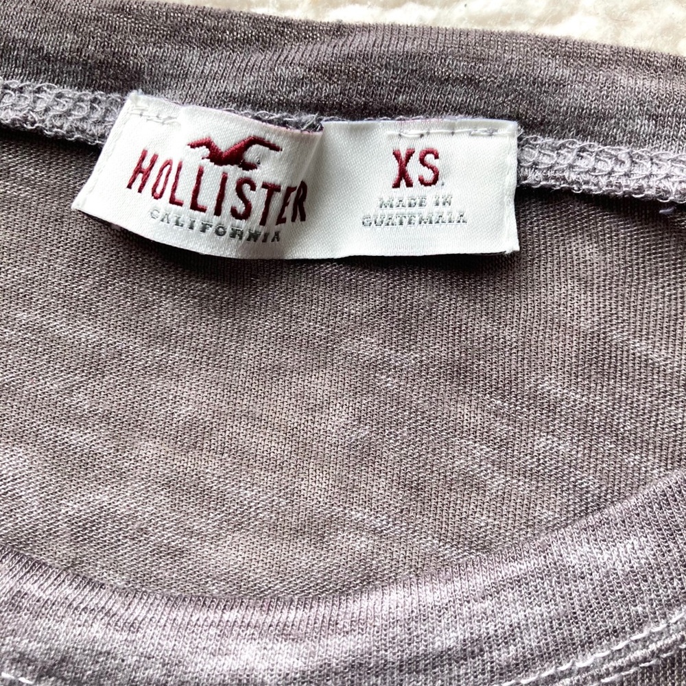 3/$25! Hollister Vintage Graphic Tee - Picture 4 of 4